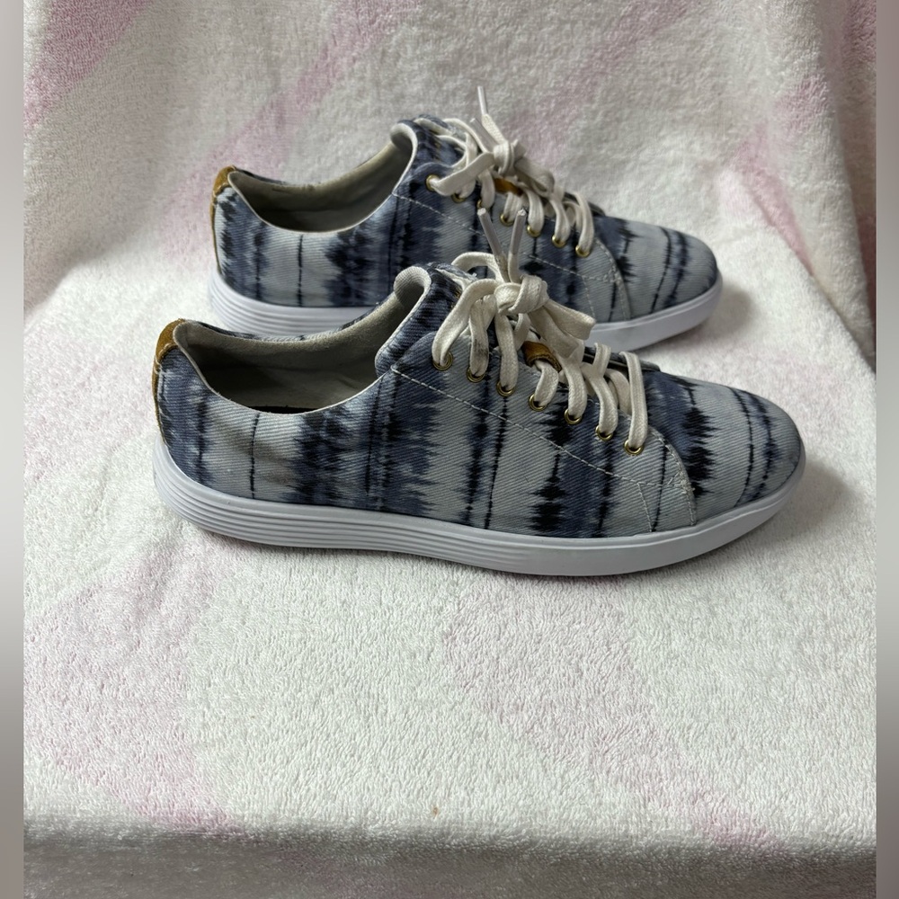 Cole Haan Women's Grand Crosscourt Sneaker Blue/White Size 7